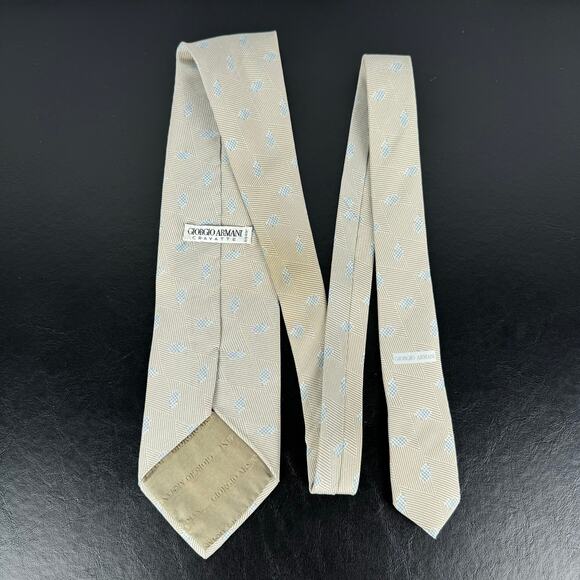 Giorgio Armani Vintage 100% Silk Tan Blue Pattern Classic Tie - Picture 3 of 4